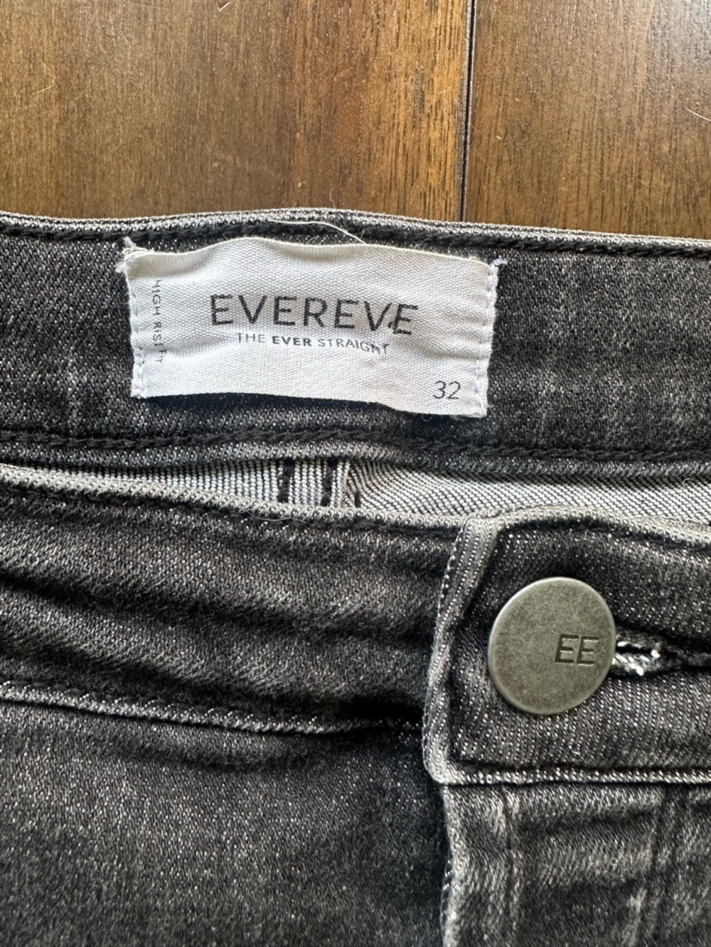 Evereve Women’s The Ever Straight Jeans - Charcoal Gray Distressed Hem Sz 32 - Picture 2 of 8